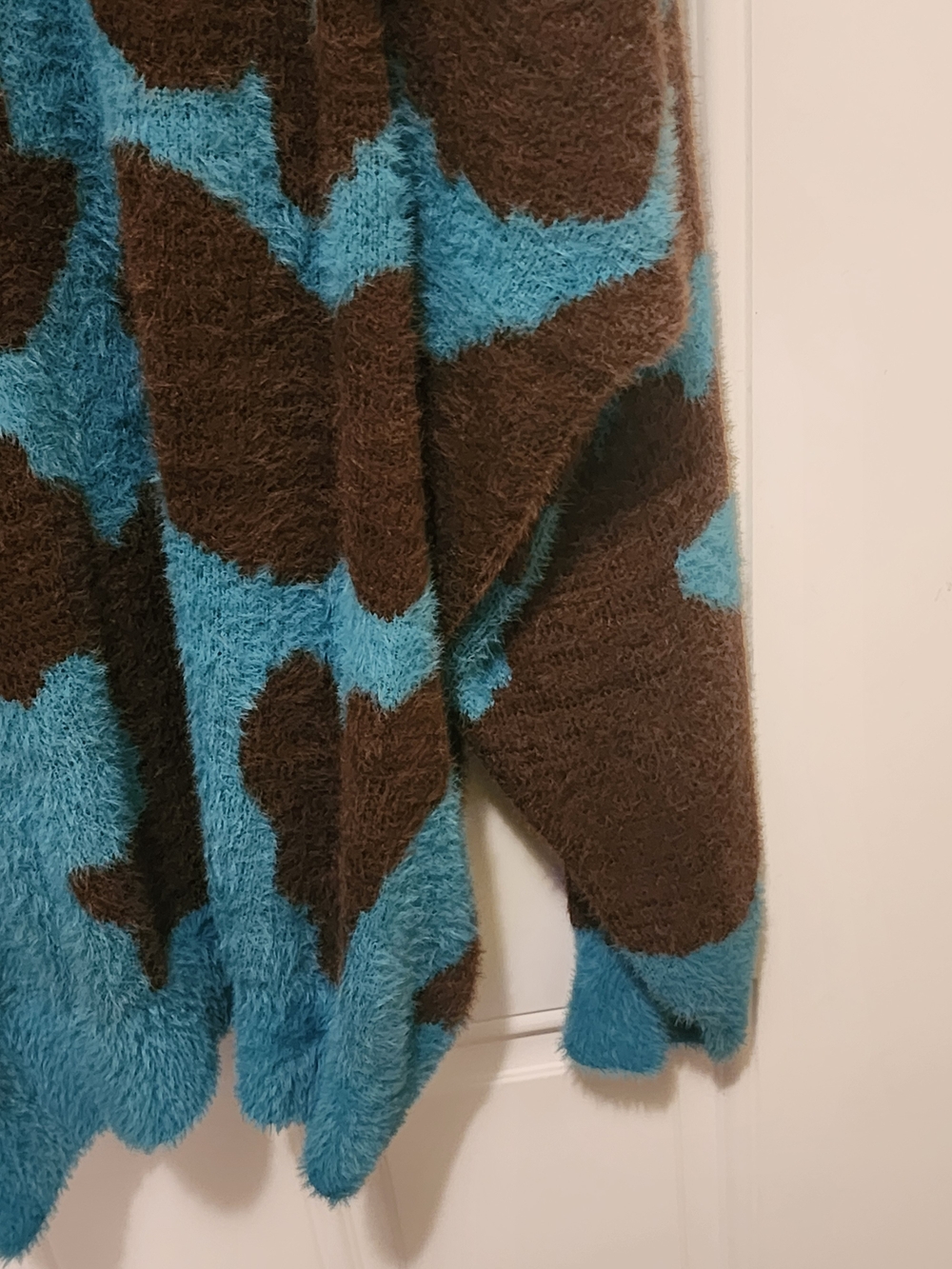 Boohoo Man Oversized Blue & Brown Patterned Fuzzy Sweater - Picture 10 of 10